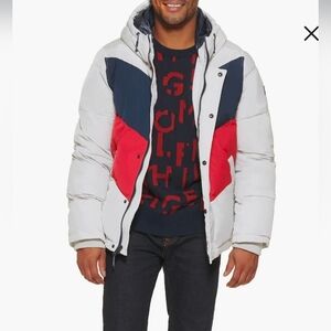 Tommy Hilfiger Wind Resistant Hooded Puffer Chevron Colorblock LG